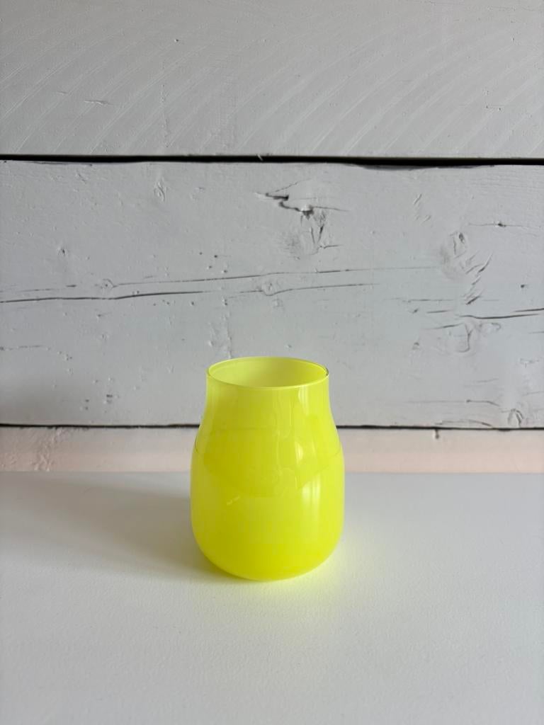 Dechem Studio vaas mini Bandaska neon yellow, Huis en Inrichting, Woonaccessoires | Vazen, Geel, Ophalen of Verzenden, Minder dan 50 cm