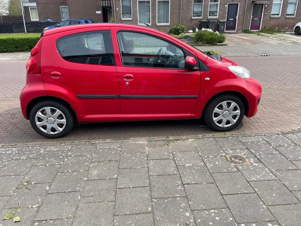 Peugeot 107 1.0 12V 5DR 2011 NW APK/ACCU/UITL., Auto's, Peugeot, Voorwielaandrijving, 4 stoelen, 68 pk, Origineel Nederlands