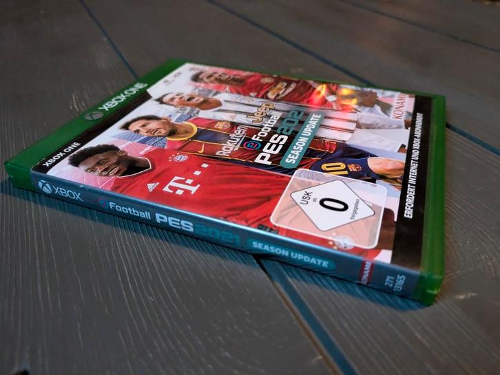 PES 2021 Season Update Xbox One, Spelcomputers en Games, Games | Xbox One, Zo goed als nieuw, Sport, 3 spelers of meer, Vanaf 3 jaar