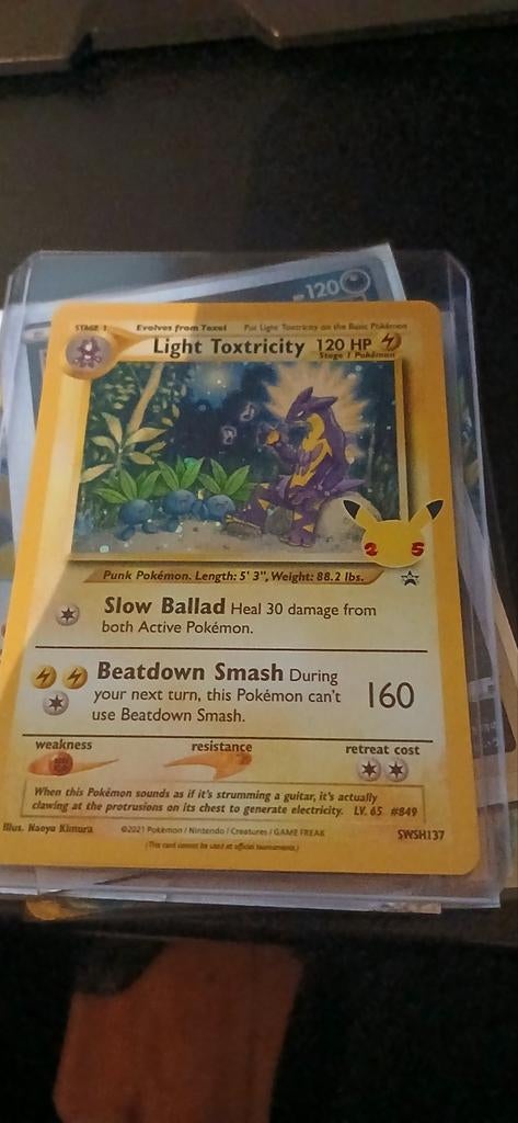 Light Toxtricity Pokemon kaart SWSH137, Ophalen of Verzenden, Nieuw