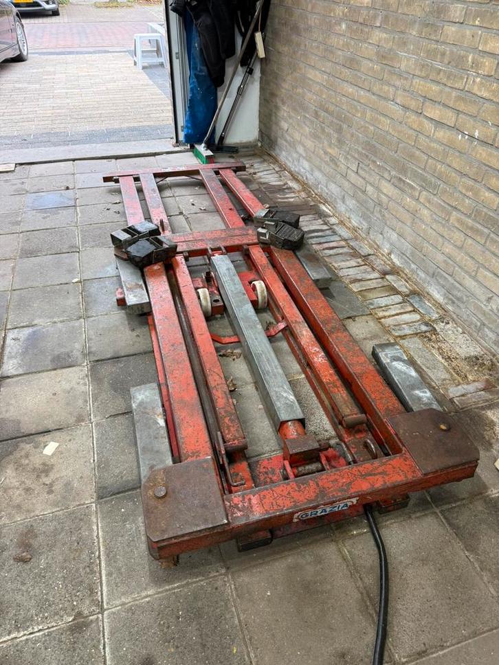 Verrijdbare Poetsbrug (lucht) Grazia Sam 18 werkt perfect, Auto diversen, Autogereedschap, Gebruikt, Ophalen