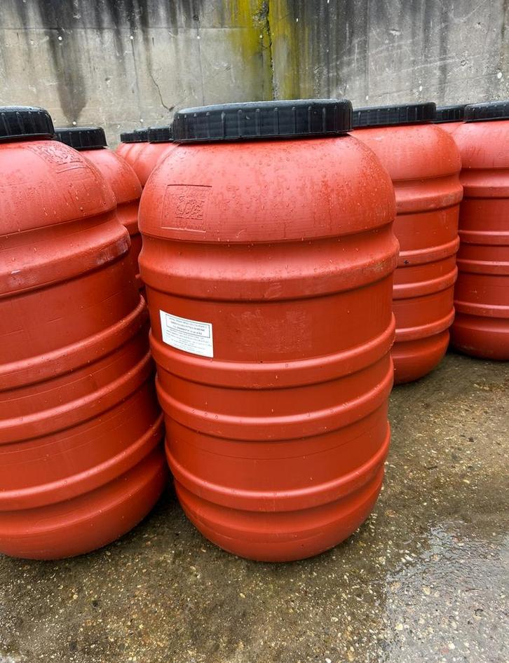 Tonnen € 7,50, Tuin en Terras, Regentonnen, Zo goed als nieuw, 150 liter of meer, Ophalen