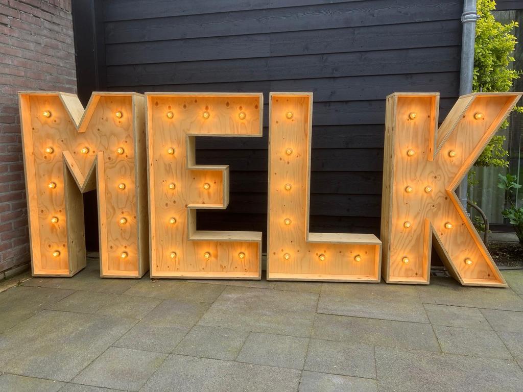 Houten Letters met ledverlichting - te huur/te koop MELK, Hobby en Vrije tijd, Feestartikelen | Verhuur, Ophalen, Nieuw, Overige