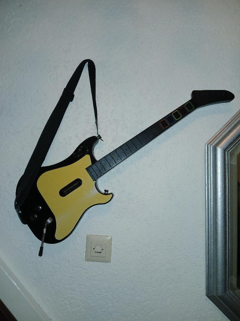 2 x Gitaar,  karaoke, luchtgitaarspel of decor aan de muur, Ophalen, Gebruikt, Overige typen