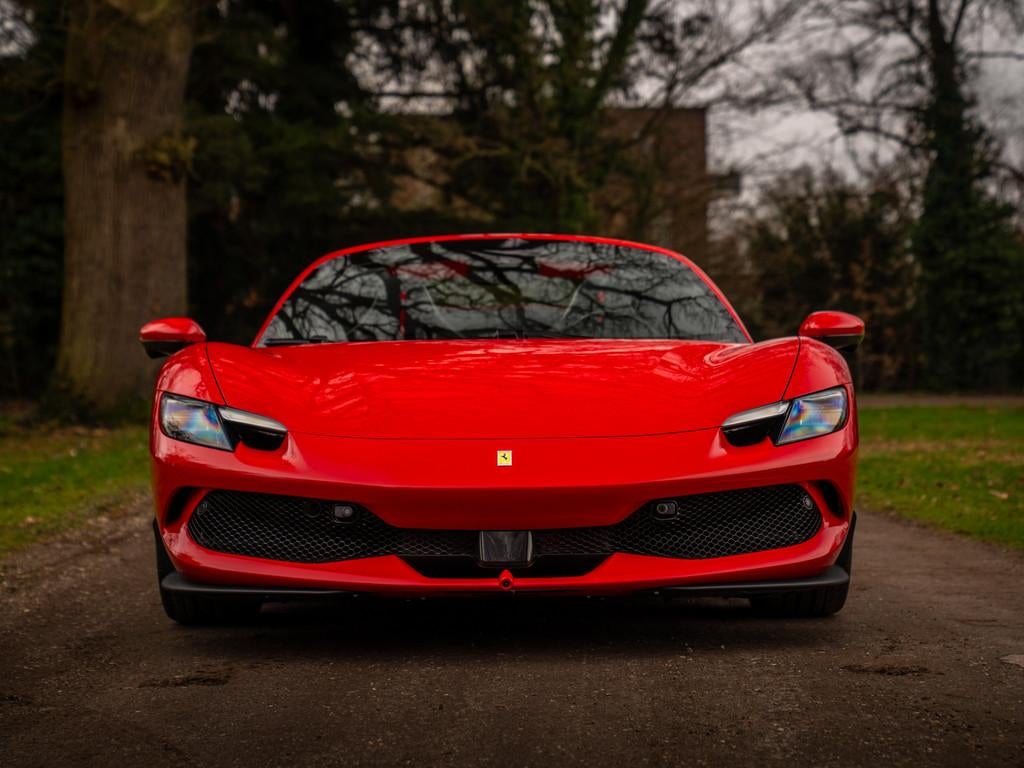 Ferrari 296 GTS 3.0 V6 | Lift | Carbon Racing Seats | Pass., Auto's, Ferrari, Achterwielaandrijving, Gebruikt, Zwart, Cabriolet