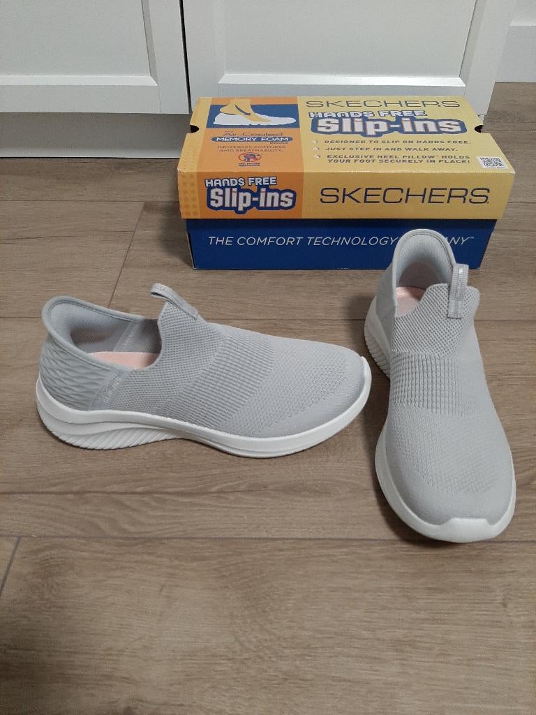Nieuwe Skechers slip-ins maat 38 instappers  lichtgrijs, Skechers, Instappers, Nieuw, Ophalen of Verzenden