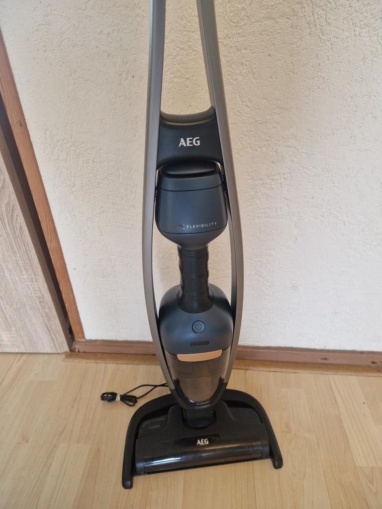 Steelstofzuiger AEG, Stofzuiger, Ophalen of Verzenden, Zo goed als nieuw, Minder dan 1200 watt