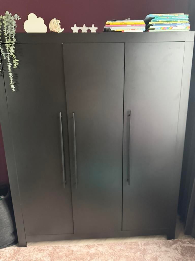 Babypark kast vittoria zwart 3 deurs goede staat mooie kast, Ophalen, Zo goed als nieuw, 150 tot 200 cm, 25 tot 50 cm