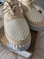 Nieuwe dames sneakers maat 37 in doos, Beige, Nieuw, Ophalen of Verzenden, Sneakers of Gympen