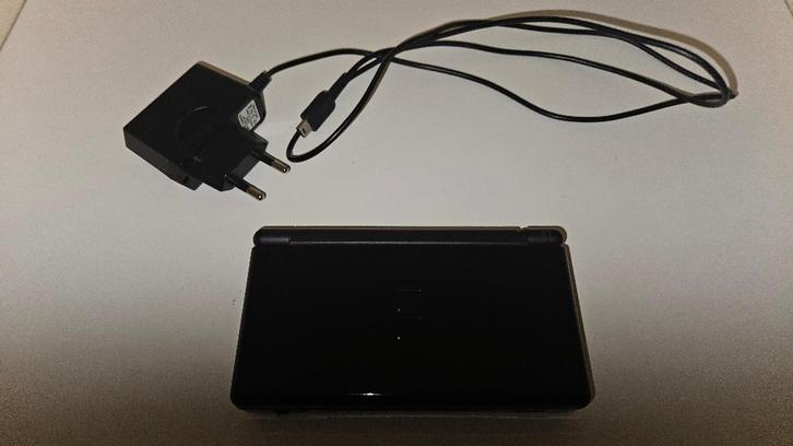 Nintendo DS lite (DEFECT) + oplader, Spelcomputers en Games, Spelcomputers | Nintendo DS, Niet werkend, DS Lite, Zwart, Met games