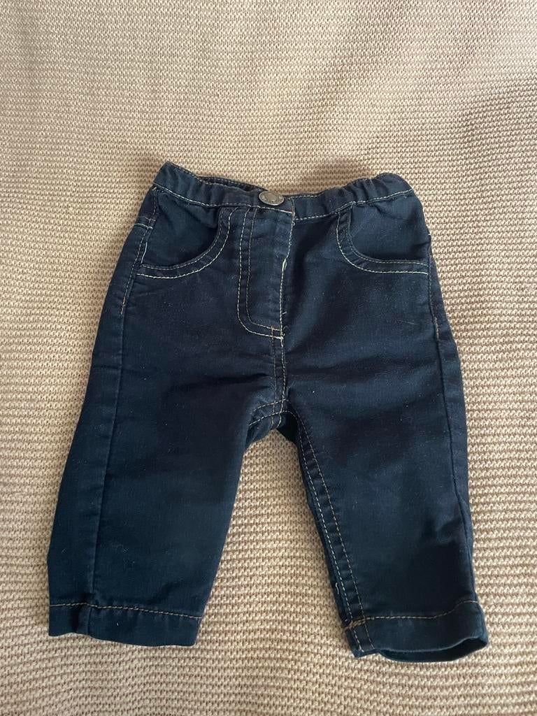 Prenatal spijkerbroekje maat 56 met hartjes op achterzakken, Kinderen en Baby's, Babykleding | Maat 56, Ophalen, Nieuw, Meisje