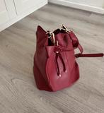 Zara rode bucketbag met magneetsluiting en gouden details, Ophalen of Verzenden, Zo goed als nieuw, Rood, Shopper