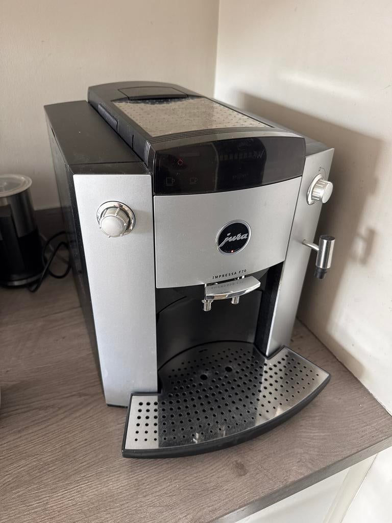 Jura Impressa F70 koffiezetapparaat - Goede staat + tablette, Ophalen of Verzenden, Gebruikt, Koffiemachine, Koffiebonen
