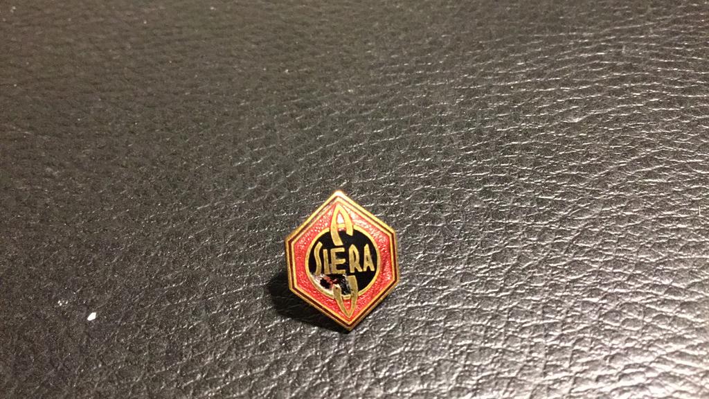 Pin  Siera, Ophalen of Verzenden, Zo goed als nieuw, Overige onderwerpen