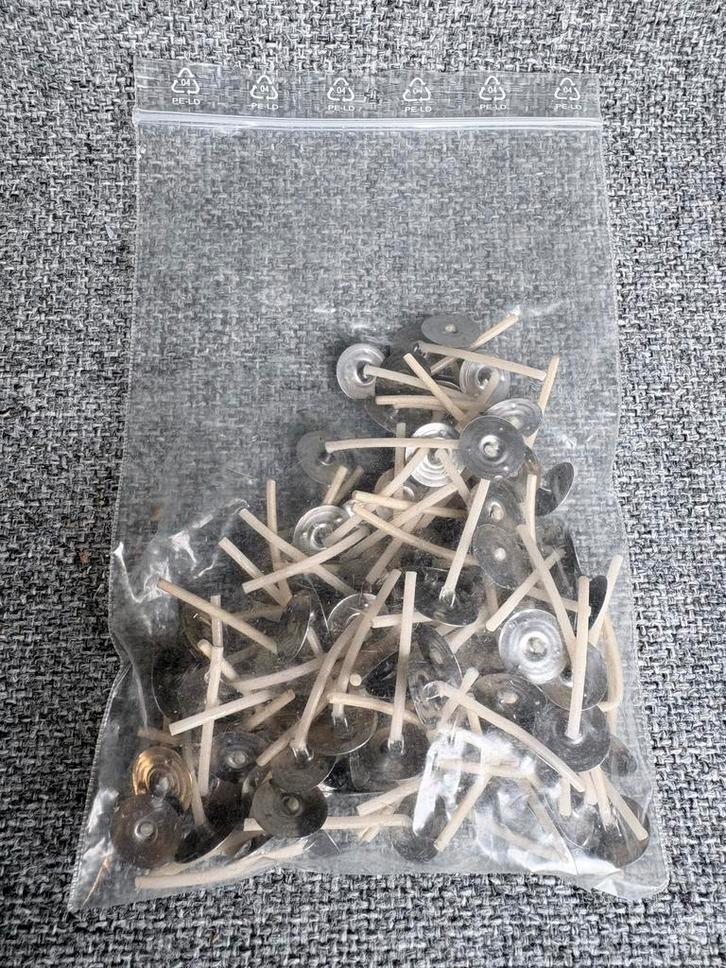 100x Gewaxte Lonten met Voetje voor Theelichtjes, Huis en Inrichting, Woonaccessoires | Kandelaars en Kaarsen, Nieuw, Kaars, Overige materialen