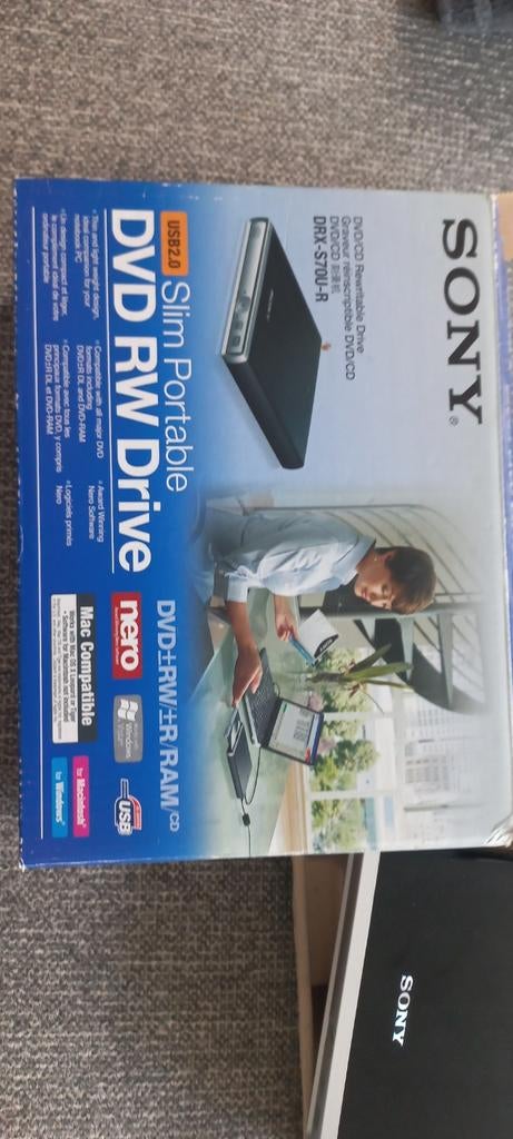 Sony Slim Portable DVD RW Drive DRX-570U-R, Ophalen of Verzenden