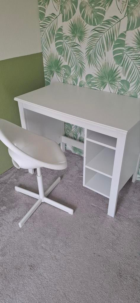 Bureau Ikea Brusali met kinder bureaustoel, Ophalen, Gebruikt