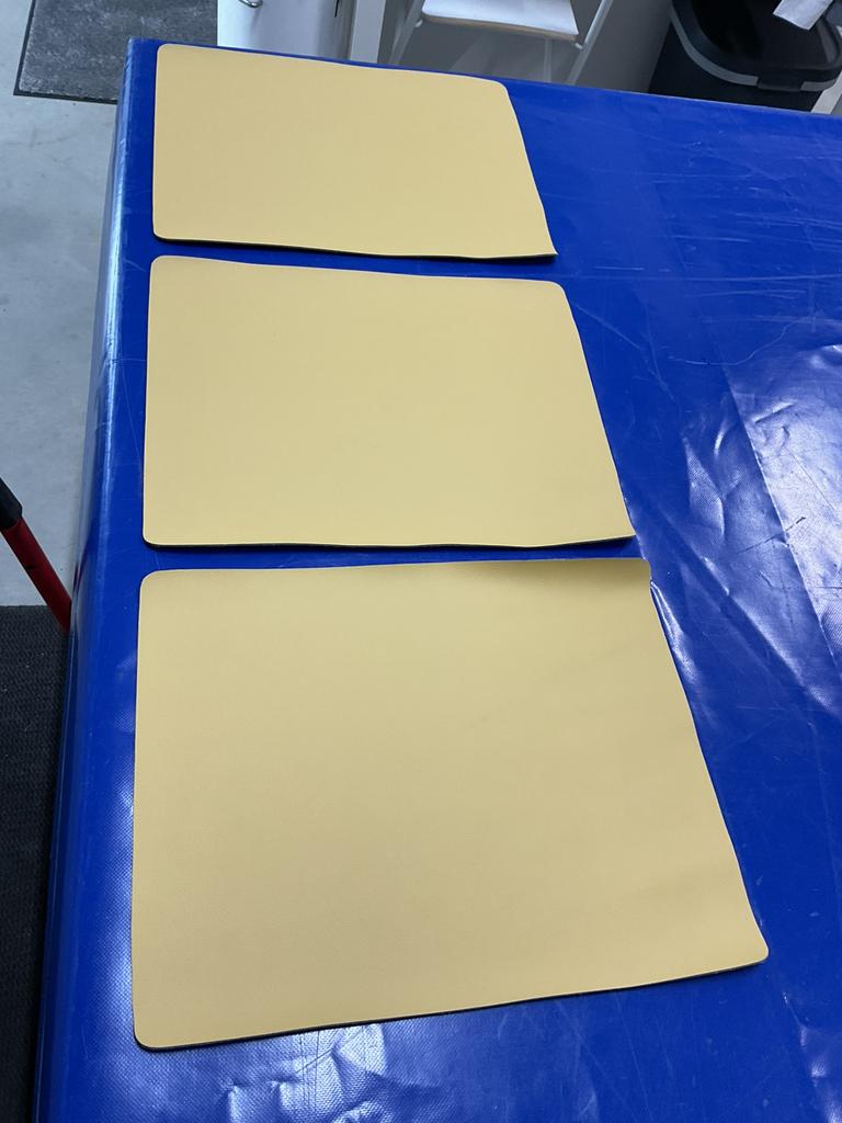 3 lederen placemats, Ophalen, Zo goed als nieuw, Bord