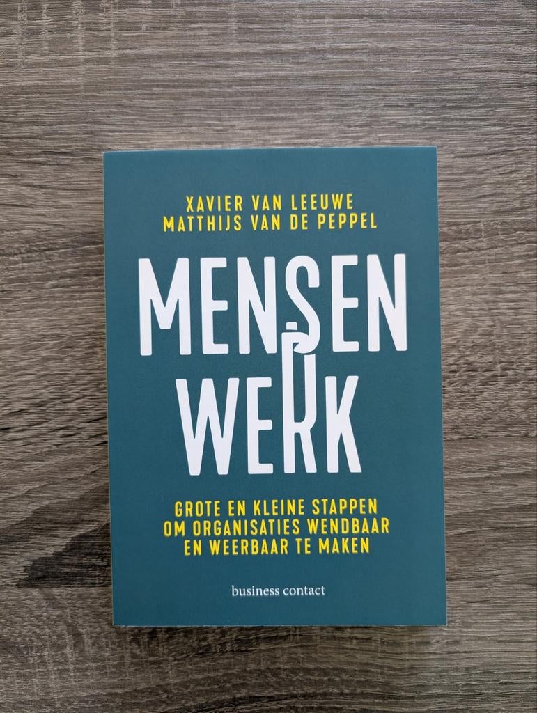 Mensenwerk (Xavier van Leeuwe), Ophalen of Verzenden, Zo goed als nieuw