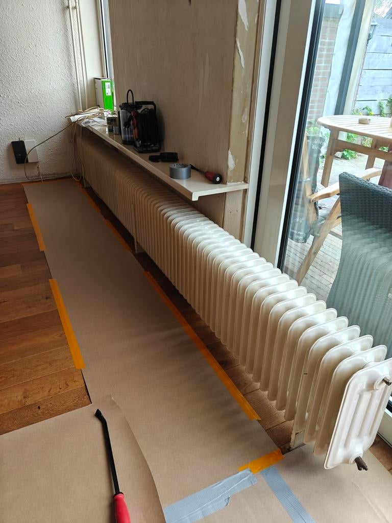 Klassieke gietijzeren radiator - Oude stijl, Doe-het-zelf en Verbouw, Verwarming en Radiatoren, Ophalen, 30 tot 80 cm, Gebruikt