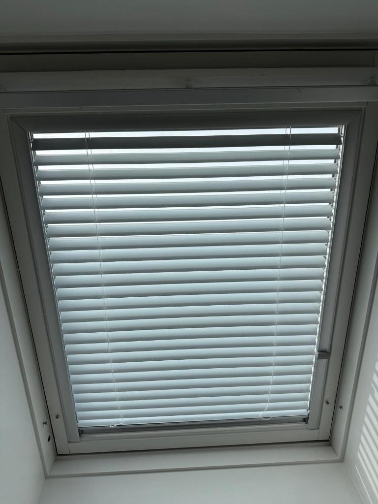 Velux jalouzie voor GGL-1, Ophalen, Blauw, 50 tot 100 cm, Zo goed als nieuw