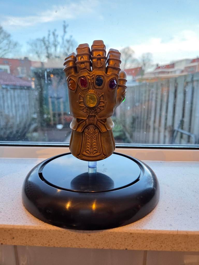 Infinity Gauntlet replica, Ophalen