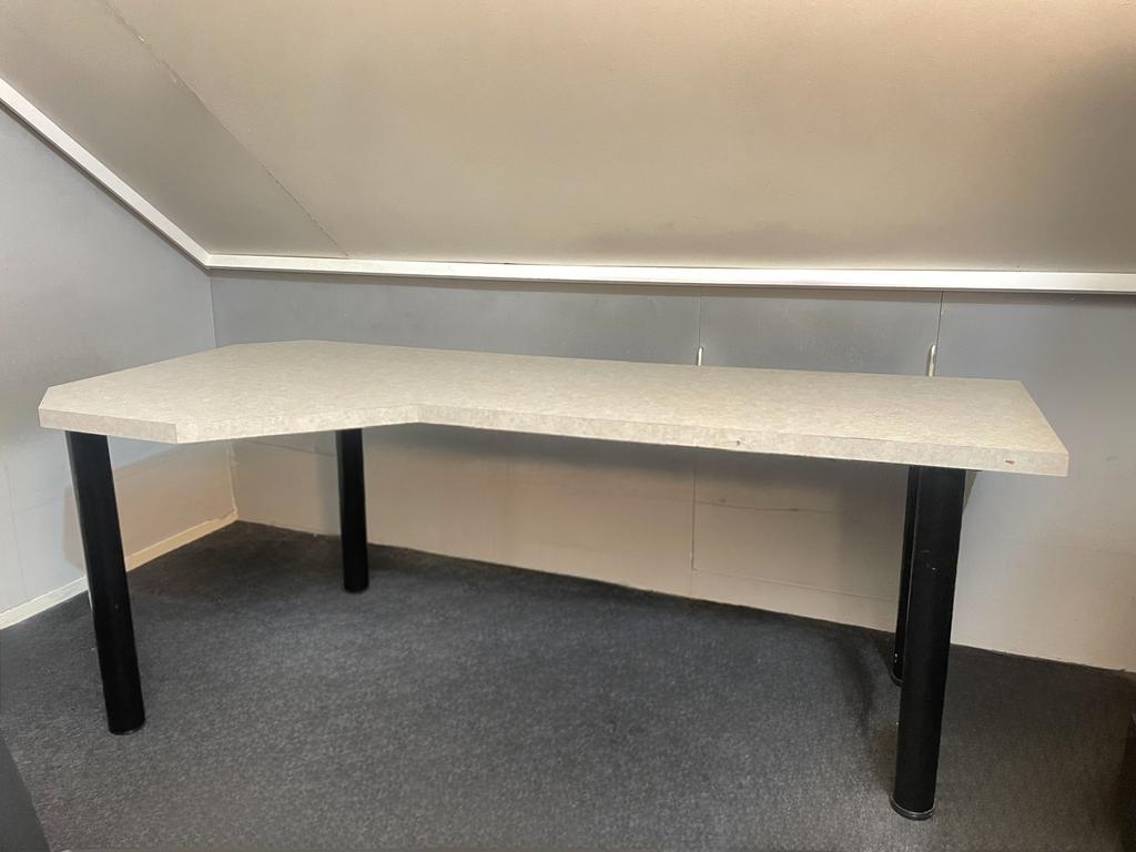 Moderne hoektafel / bureau - stevige kwaliteit, Ophalen, Zo goed als nieuw, 60 cm, 250 cm