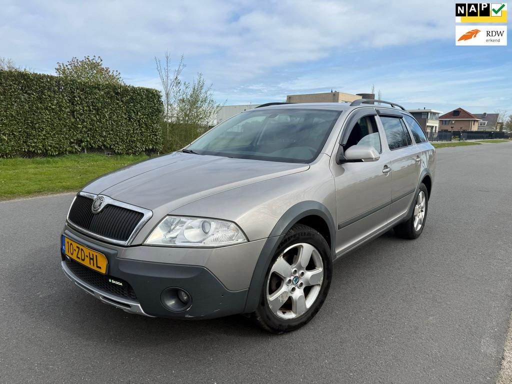 Skoda Octavia Combi 2.0 FSI Scout NAP/CLIMA/4X4/APK 3-2027, Auto's, Skoda, Gebruikt, 4 cilinders, 1465 kg, Beige