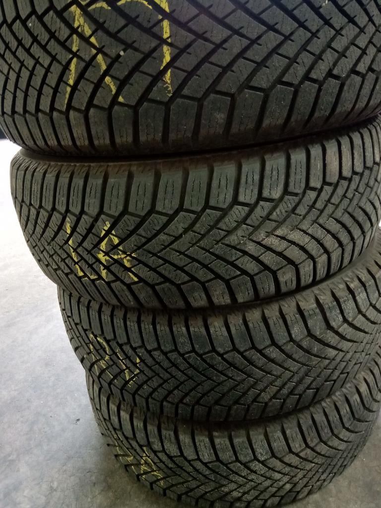 Set banden YOKOHAMA  BLUEARTH  195/55 R 16 87H  V906, Auto-onderdelen, Ophalen, Gebruikt