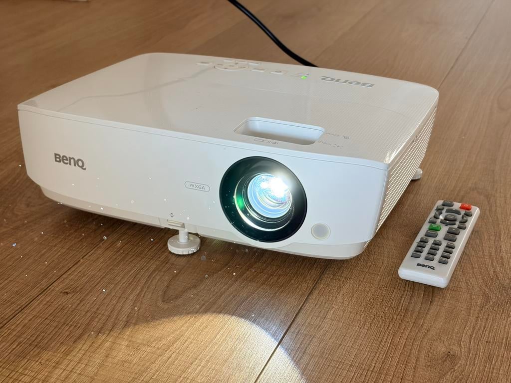HD Beamer | BenQ TW533 | 3300 lumen | 2 x HDMI met remote, Ophalen of Verzenden, Zo goed als nieuw