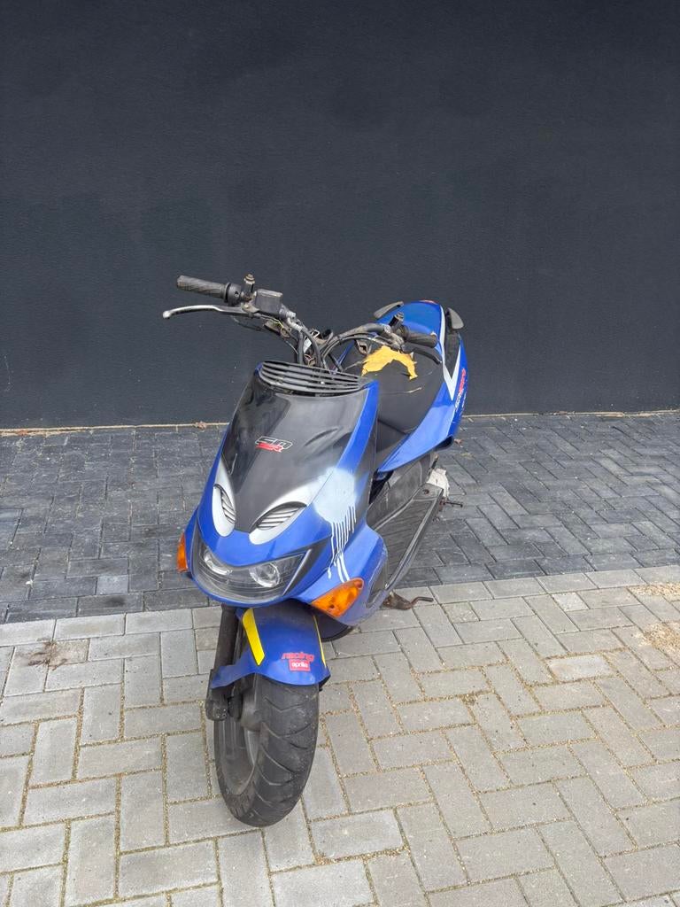 Aprillia sr50 brom, Ophalen, Zo goed als nieuw, Benzine, Overige modellen