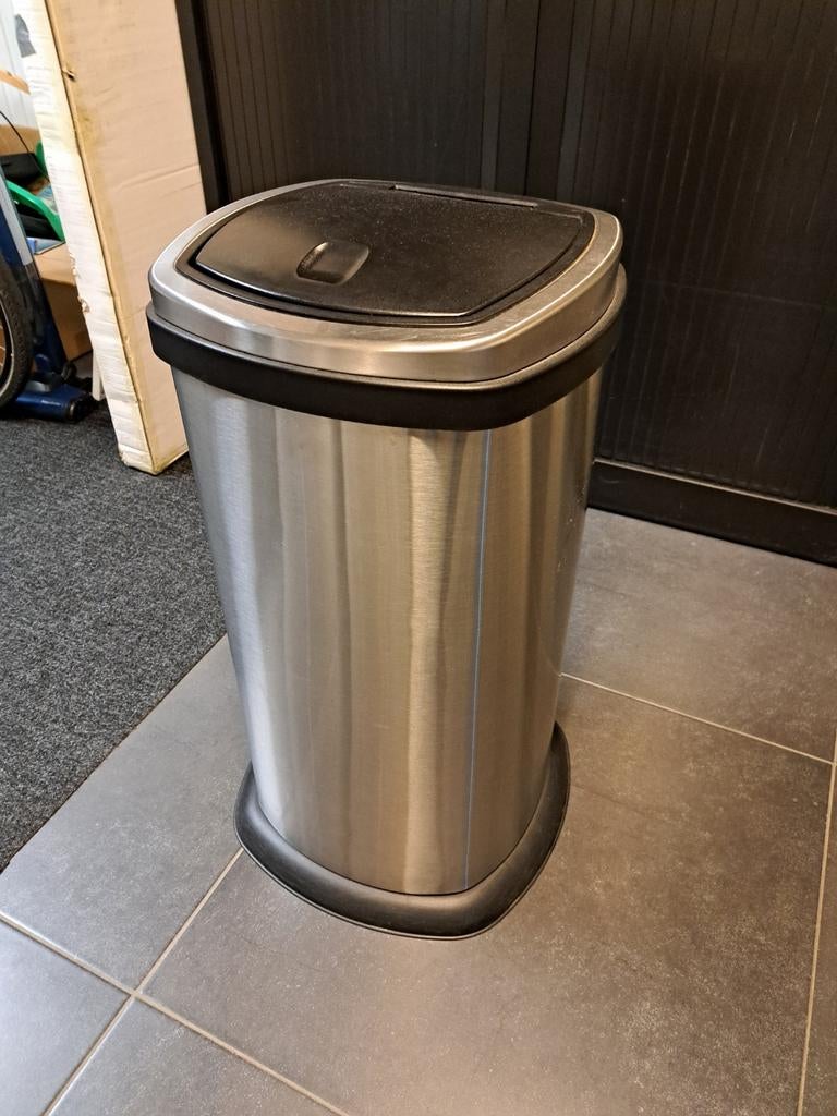 Afvalemmer mat chroom zwart, Ophalen, Gebruikt, 50 tot 75 cm, 20 tot 30 liter
