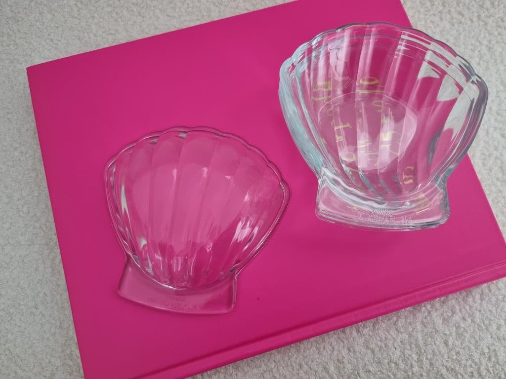 Vier Vintage Pyrex schaaltjes in vorm van een schelp., Antiek en Kunst, Ophalen of Verzenden