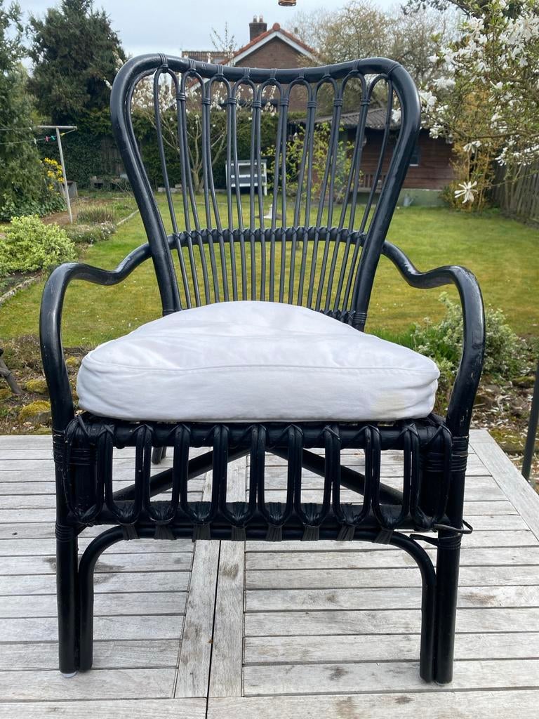 IKEA zwarte rotan stoel met wit kussen, Ophalen, Gebruikt, Zwart, Riet of Rotan