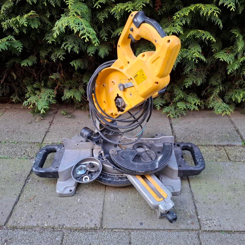 DeWalt afkortzaag defect - voor onderdelen of reparatie, Gebruikt, DeWalt, 70 mm of meer, Ophalen of Verzenden