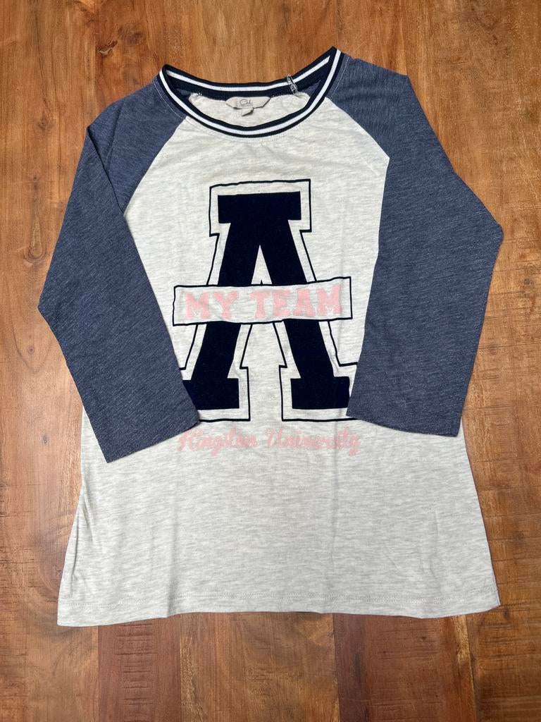 Comfortabel T-shirt met 3/4 mouwen en 'A' print, Kinderen en Baby's, Kinderkleding | Maat 128, Ophalen of Verzenden, Zo goed als nieuw