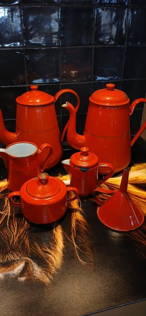 Vintage rood emaille koffieset met gouden bies, Ophalen of Verzenden