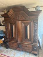 Antieke Duitse Kast met Prachtig Handgemaakt Houtsnijwerk, Antiek en Kunst, Antiek | Meubels | Kasten, Ophalen of Verzenden