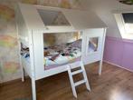 Huisjesbed / half hoogslaper charlotte, Kinderen en Baby's, Kinderkamer | Stapelbedden en Hoogslapers, Ophalen, Zo goed als nieuw