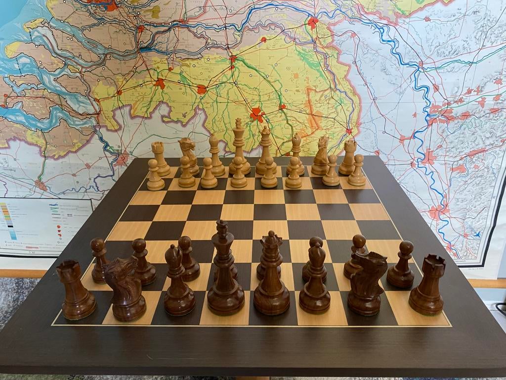 Groot houten schaakspel, Ophalen of Verzenden, Zo goed als nieuw