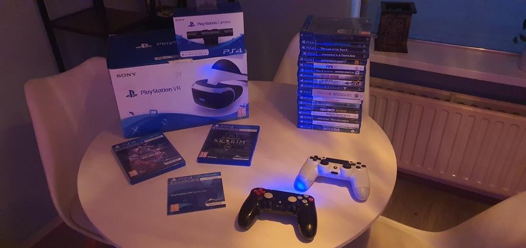 Playstation 4 VR Set, 18 Spellen & 2 Controllers, Spelcomputers en Games, Games | Sony PlayStation 4, Zo goed als nieuw, Overige genres