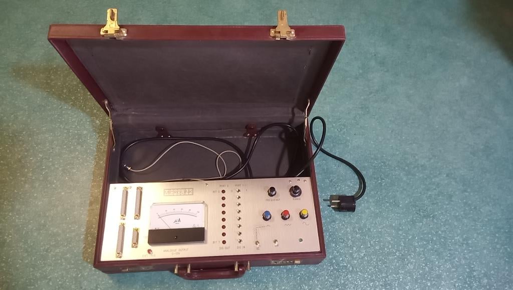 Demonstratiekoffer met signaalgenerator, Doe-het-zelf en Verbouw, Meetapparatuur, Ophalen of Verzenden, Gebruikt, Elektriciteit