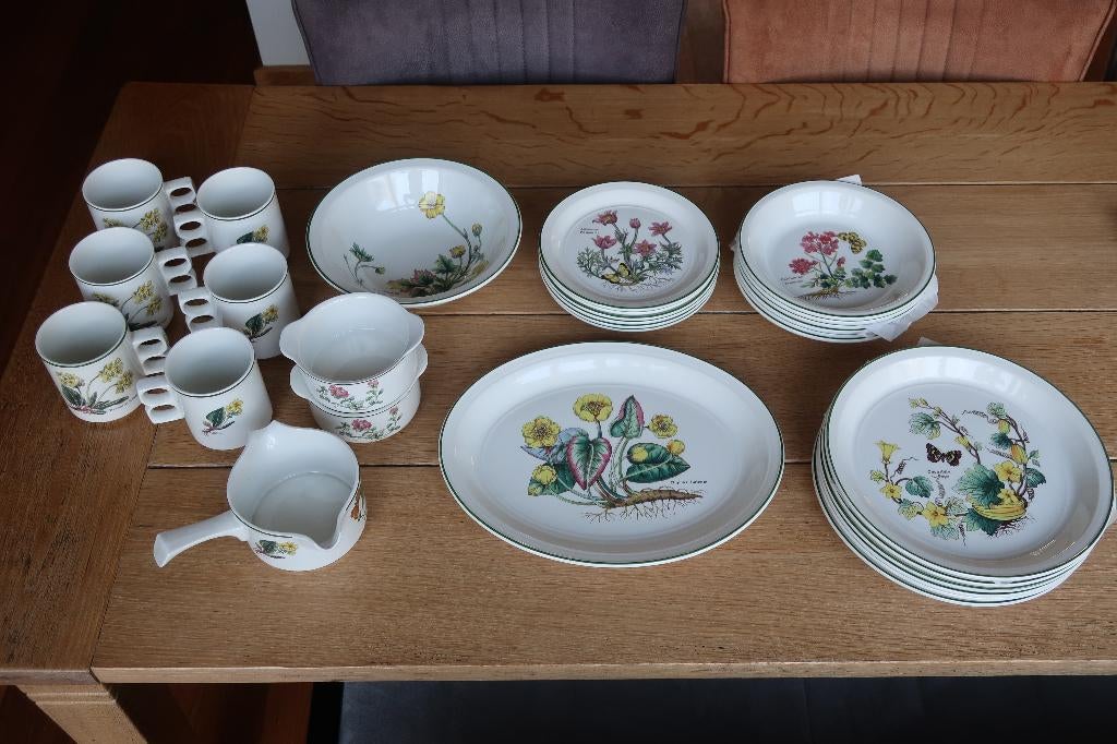 servies Florabunda wedgwood zo goed als nieuw, Overige typen, Ophalen of Verzenden, Zo goed als nieuw, Wedgwood