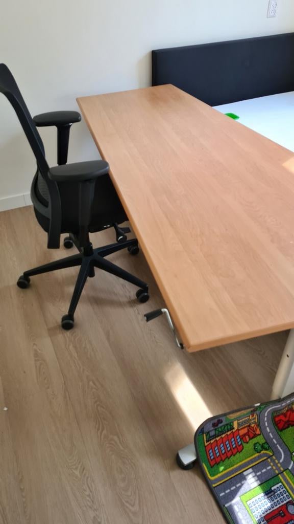 Hoogte verstelbaar bureau +/- 2 meter lang, Huis en Inrichting, Bureaus, Ophalen, In hoogte verstelbaar, Gebruikt