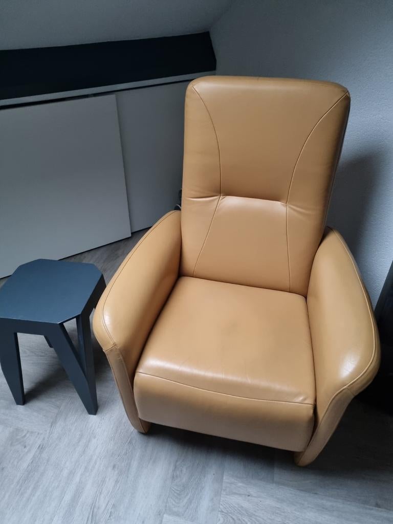 Comfortabele leren relaxfauteuil - Beige/geel, Huis en Inrichting, Fauteuils, Modern, Comfort, Ophalen of Verzenden, Zo goed als nieuw