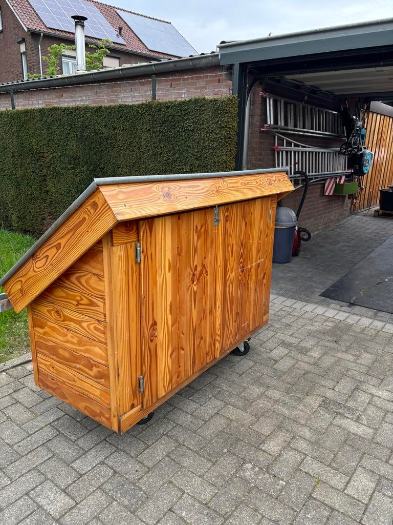 Houten berging op wielen met pannendak, Tuin en Terras, Bergingen en Tuinkasten, Ophalen of Verzenden, Gebruikt, Hout, Overige typen