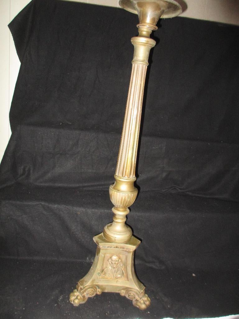 Antieke messing kerkkandelaar 94cm met heiligen leeuw poten, Antiek en Kunst, Ophalen of Verzenden, Koper of Brons