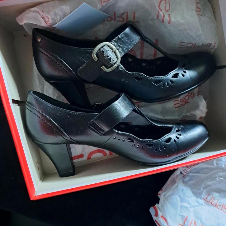 Esprit zwarte pumps met bandje - Maat 37, Kleding | Dames, Schoenen, Gedragen, Pumps, Zwart, Ophalen of Verzenden