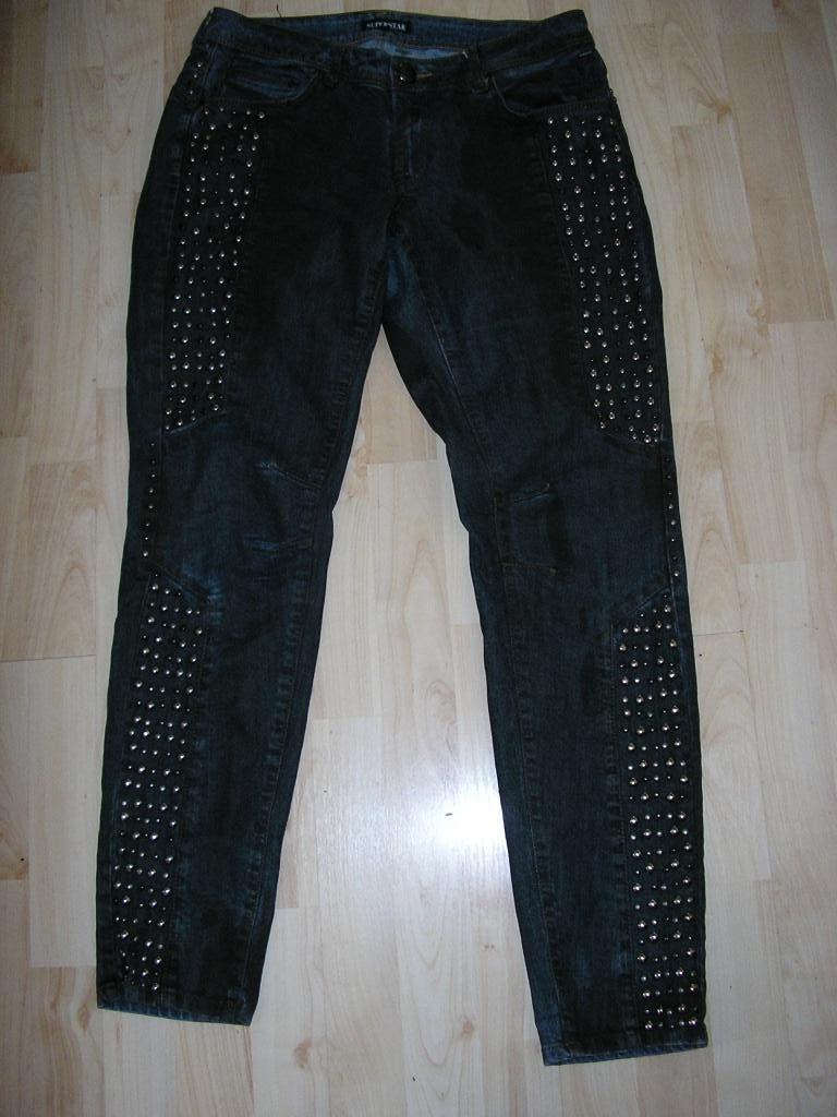 Spijkerbroek met studs maat 42, Kleding | Dames, Blauw, Ophalen of Verzenden, Zo goed als nieuw, W33 - W36 (confectie 42/44)