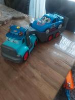 Speelgoed vrachtwagen met oplegger en raceauto, Ophalen of Verzenden, Gebruikt